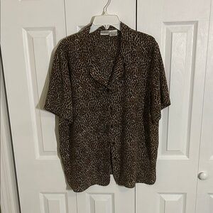 Liz Baker Essentials Women's Leopard Print Short-Sleeved Shirt